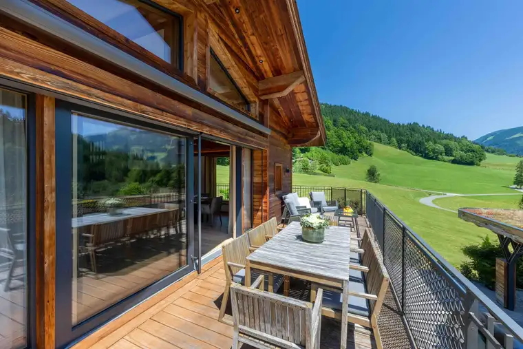 Nicola Knoll, LIVING DELUXE Real Estate GmbH