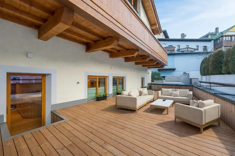 Tina Pühringer, LIVING DELUXE Real Estate GmbH