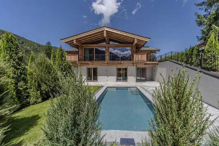 Nicola Knoll, LIVING DELUXE Real Estate GmbH