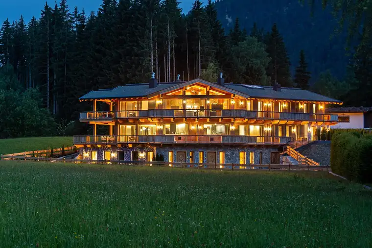 Nicola Knoll, LIVING DELUXE Real Estate GmbH