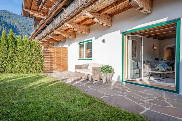 Nicola Knoll, LIVING DELUXE Real Estate GmbH