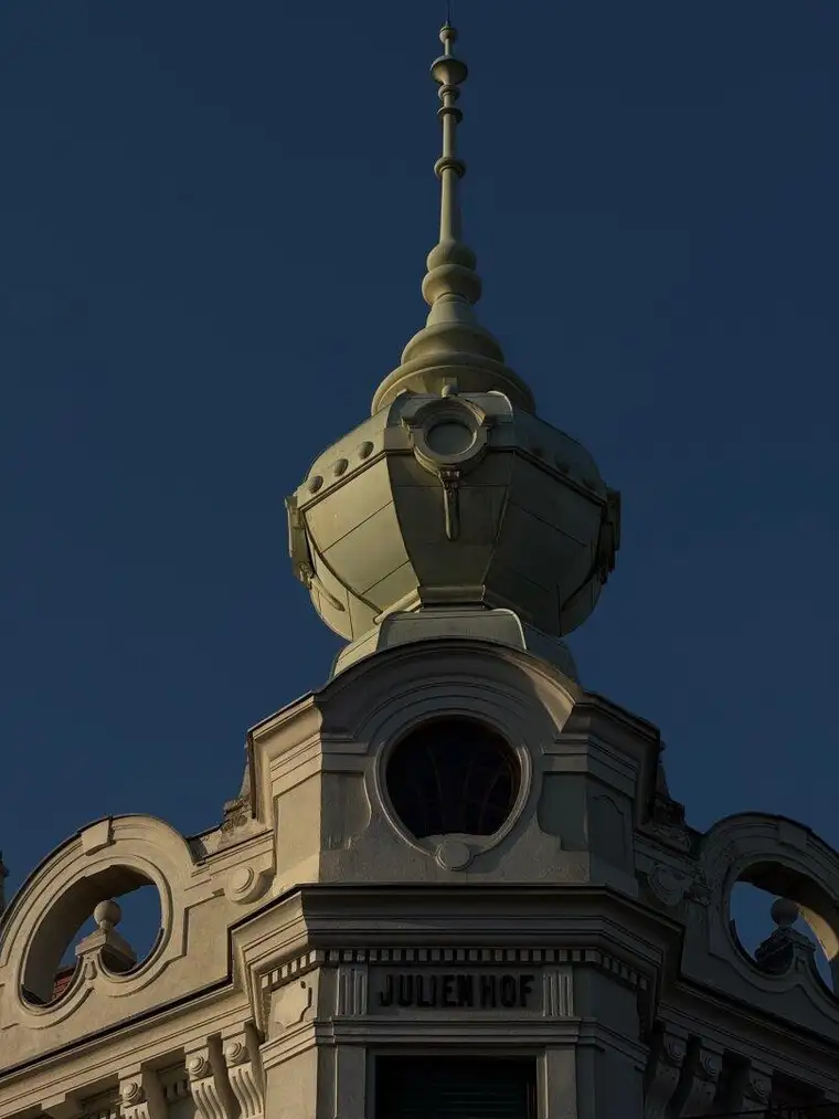 Julienhof – Historischer Altbau mit zeitlosem Charme und Potenzial