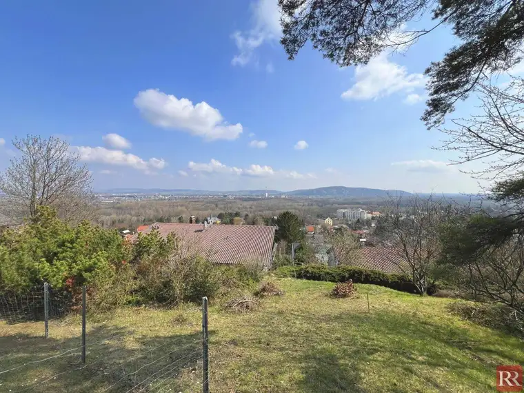Sonniges Baugrundstück mit traumhaften Fernblick