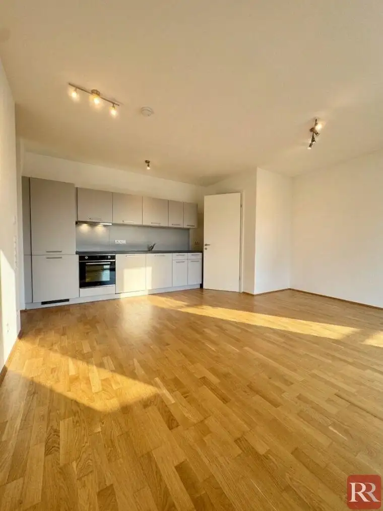 Helle 2-Zimmer-Wohnung mit Balkon in moderner Wohnanlage