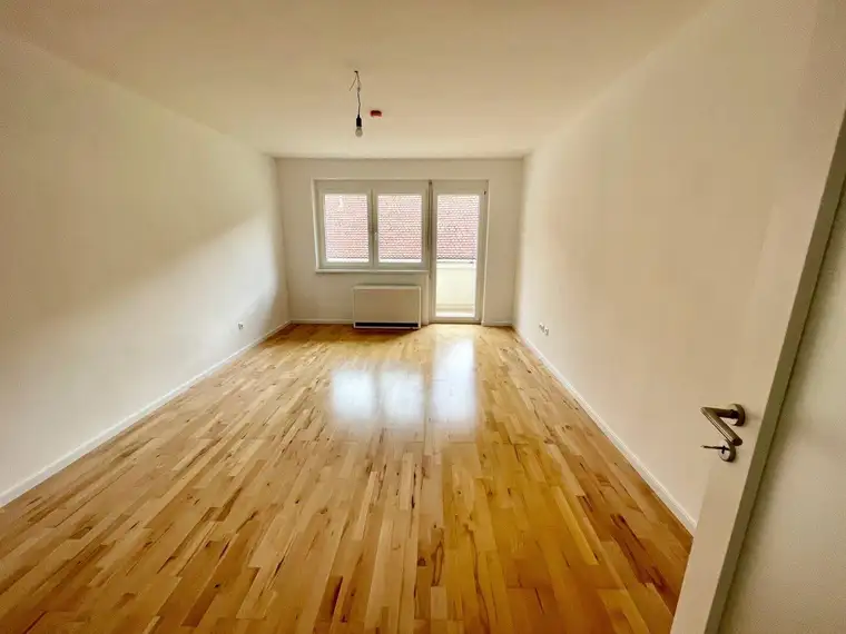 AB OKTOBER: Erstbezug nach Generalsanierung | gefördert | 3 Zimmer | Loggia