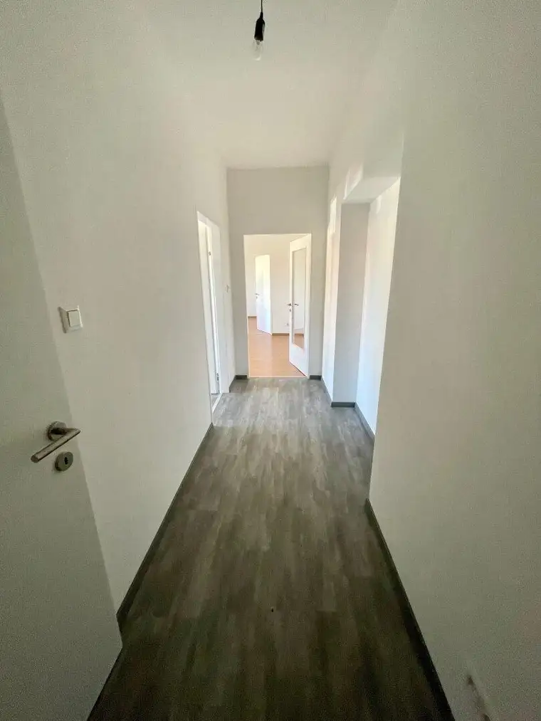 Erstbezug nach Sanierung | 2 Zimmer | kleiner Balkon