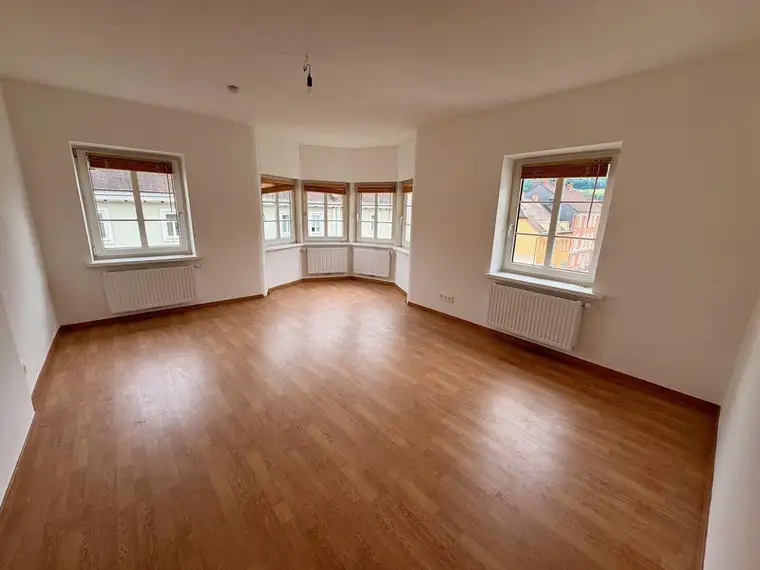 Erstbezug nach Generalsanierung - Großzügige 3 Zimmer - Judendorfer Straße 17