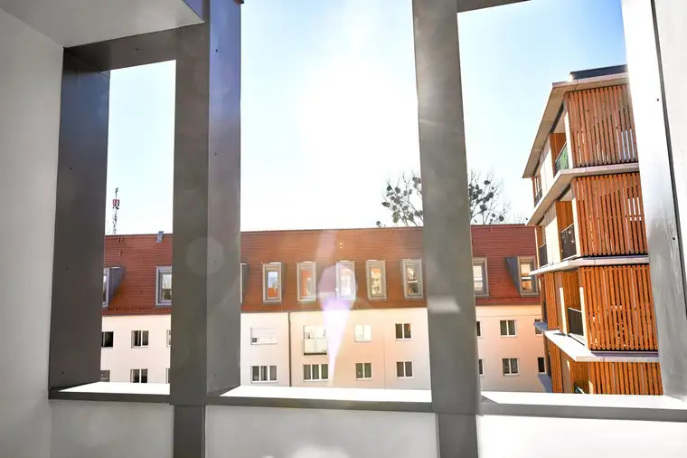 Lichtdurchflutete Dachgeschoßwohnung im grünen Glanbogen 48/9