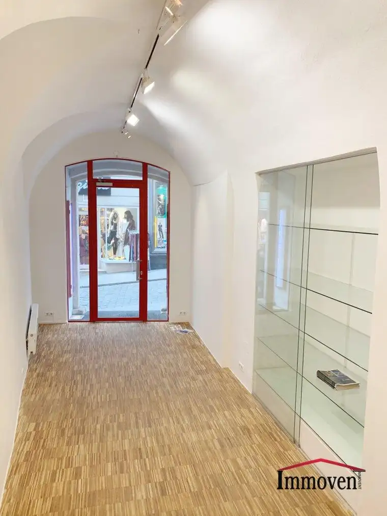 TOPFREQUENZLAGE - Geschäftslokal in der Grazer Sporgasse!