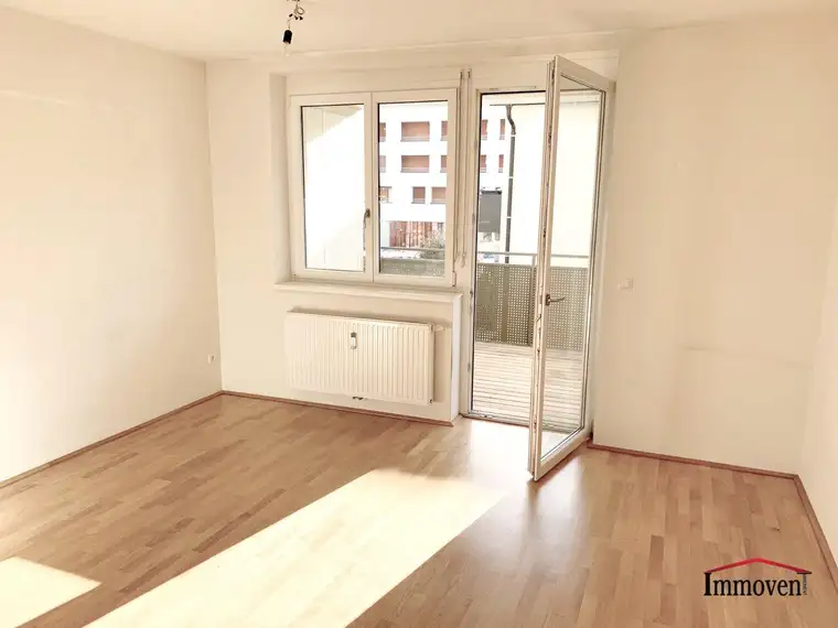 Helle 2-Zimmerwohnung mit Balkon!
