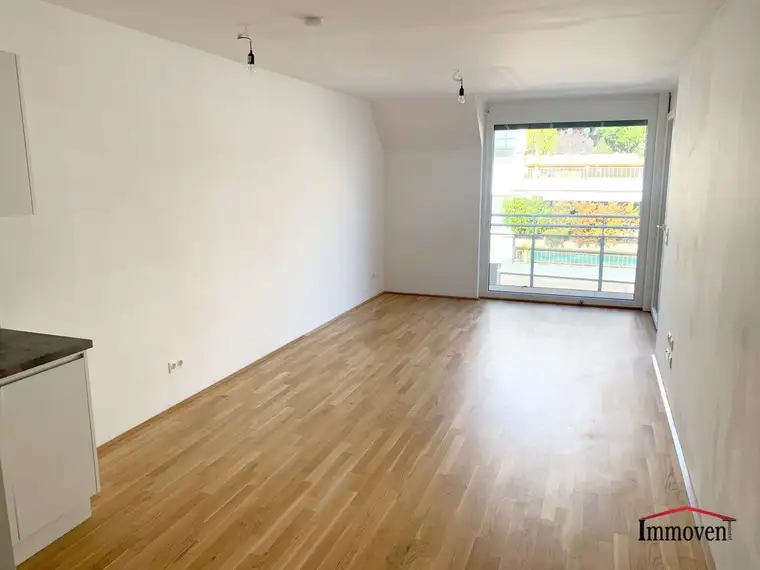 Traumhafte helle 2-Zimmerwohnung mit Loggia und kleinem Garten! (Mietbeginn 01.09.2025)