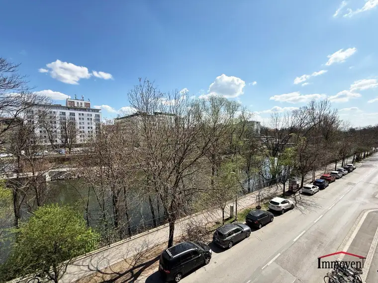 UNBEFRISTET und teilsaniert - Moderne 2-Zimmerwohnung mit Blick auf den Schlossberg!