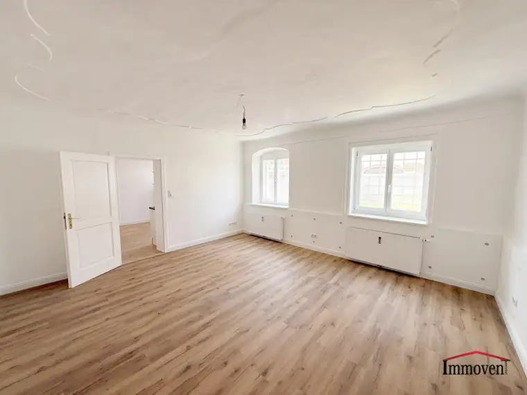 Komplett neu saniert, 2-Zimmer-Altbaubüro in zentraler Lage