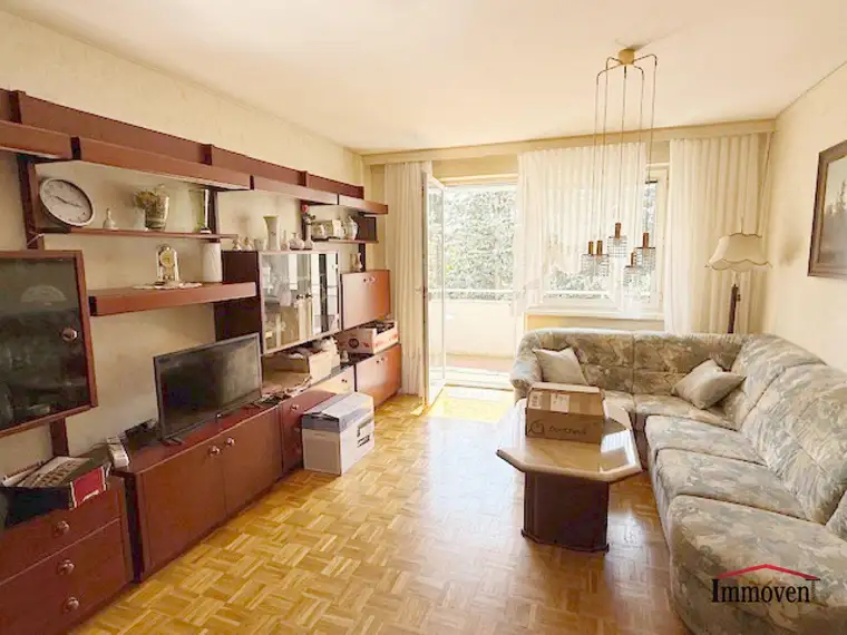 Helle 3-Zimmerwohnung mit Loggia und Parkplatz!