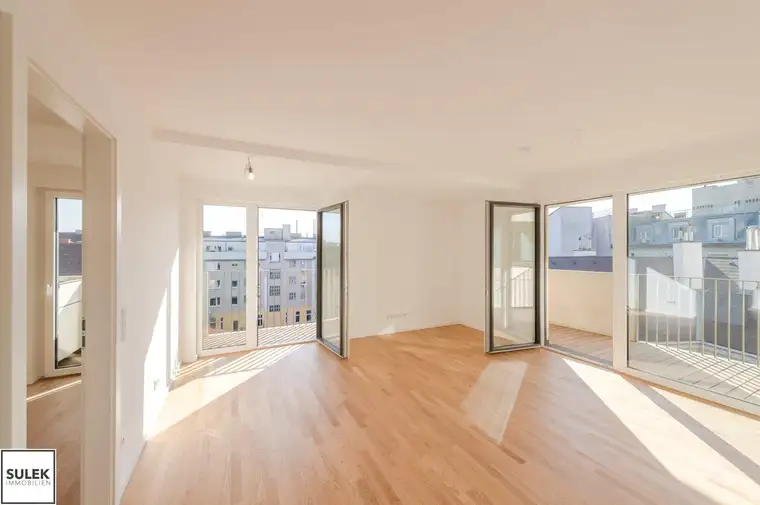 2 Zimmer Zweibezug-wohnung mit großer Freifläche in bester Lage - ab sofort verfügbar