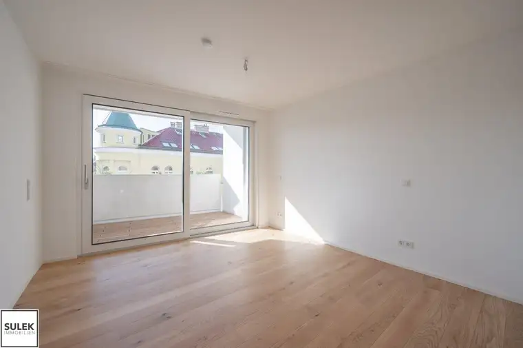 Zweitbezug: teilmöblierte südseitige Single Hit Wohnung mit Freifläche - Straßenseitig - Schönbrunner Straße