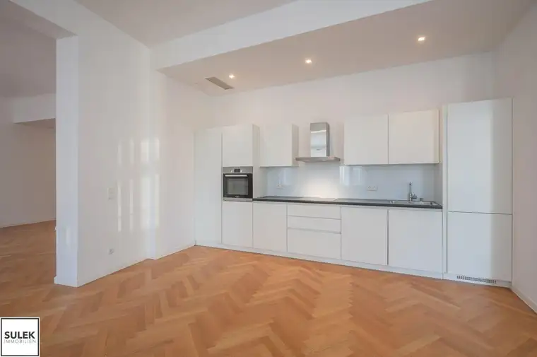 schöne, helle, gut geschnittene 5 Zimmer Wohnung mit 2 Bädern, Gäste-WC uvm. in bester Innenstadtlage