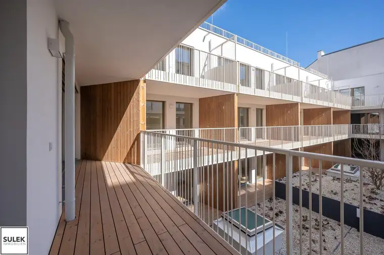 Videotour: Apollogasse18 - einmaliger Grundriss: 2 Zimmer + Abstellraum + Schrankraum + Loggia ab sofort!