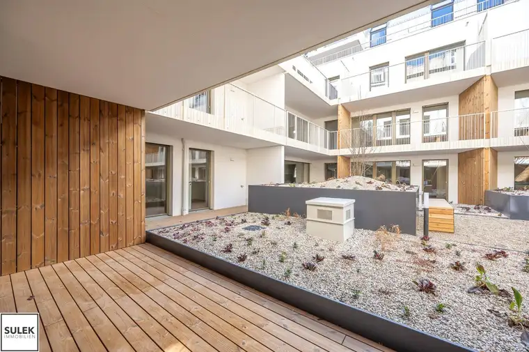 Beliebte Wohngegend: 2 Zimmer Erstbezug mit gutem Grundriss &amp; Loggia mit Gartenfeeling - ab sofort!