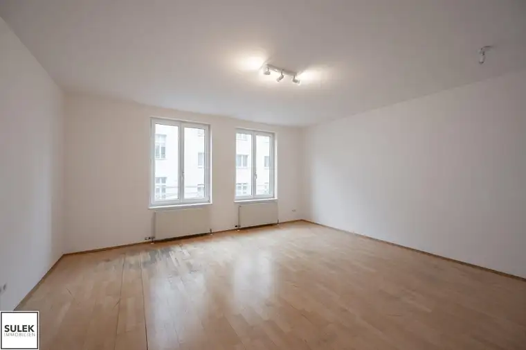 nur noch 3 sanierungsbedürftige Wohneinheiten + KFZ-Stellplätze in U-Bahn-Nähe (U4/U6)!