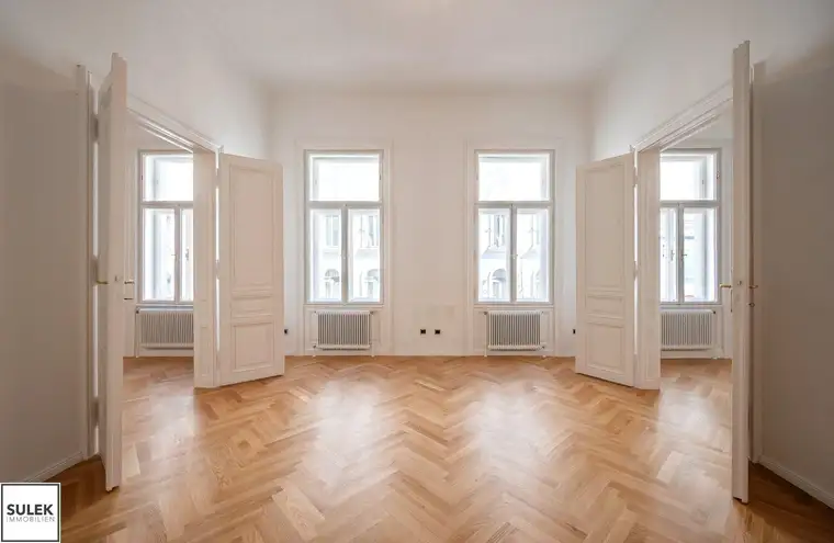 Altbauflair trifft Citynähe: schöne 4 Zimmer Wohnung in beliebter Lage - ERSTBEZUG nach Sanierung - bezugsfertig