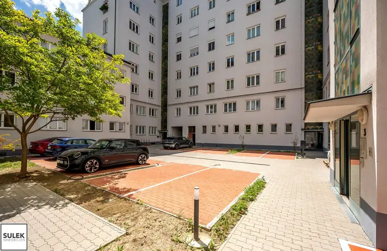 *Vormerkung* ab 10.9 Besichtigungen Möglich: Schottenring (U2/U4): 4 Zimmer-Wohnung beziehbar ab Oktober - Miete inkl. Heizkosten! WG-geeignet!