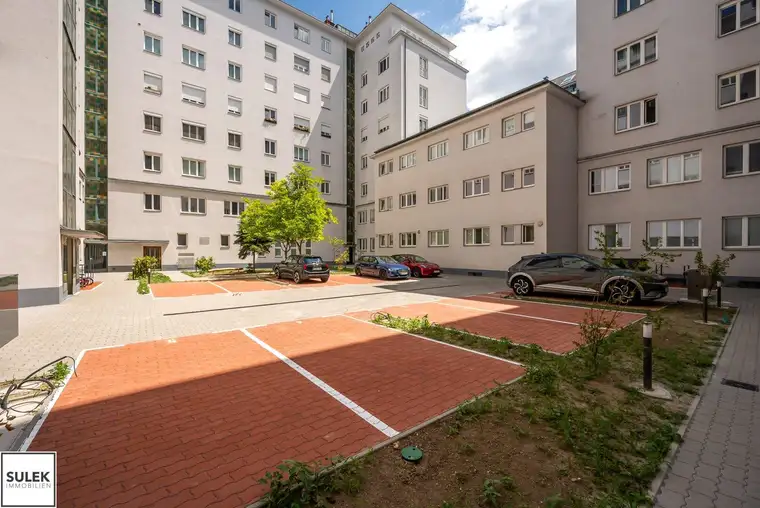 Innenhof-PKW-Abstellplatz in 1010 Wien – Schottenring 28 (U2/U4) – ab sofort verfügbar