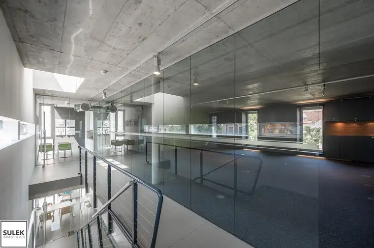 Modernes Bürogebäude - mehrere Räumlichkeiten - rd. 250m² - gute öffentliche Anbindung - ab sofort