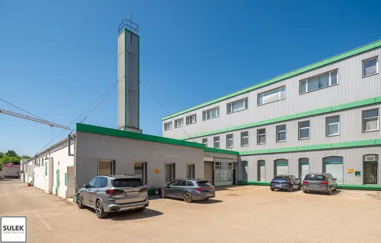 Grundstück mit vier Baukörpern - Büro-, Geschäfts- und Gewerbegebäude inkl. Parkplätzen in Vösendorf