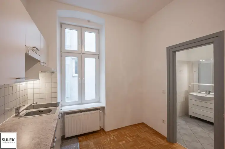 Wohnen direkt bei der Votivkirche: großzügige 2-Zi.-Wohnung (getrennt begehbare Zimmer + Küche)