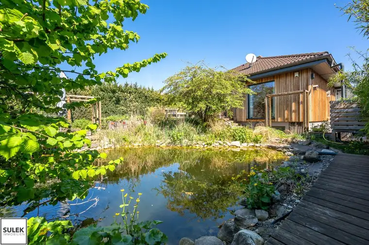 Umfassend saniertes Einfamilienhaus mit traumhaftem Garten und Schwimmteich