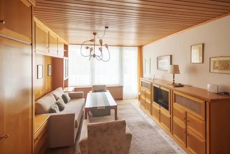 2 Zimmer Wohnung mit Loggia!