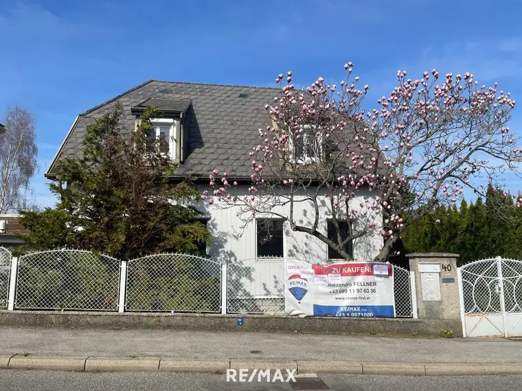 Einfamilienhaus wartet auf liebevolle Renovierung / wunderschönes Grundstück