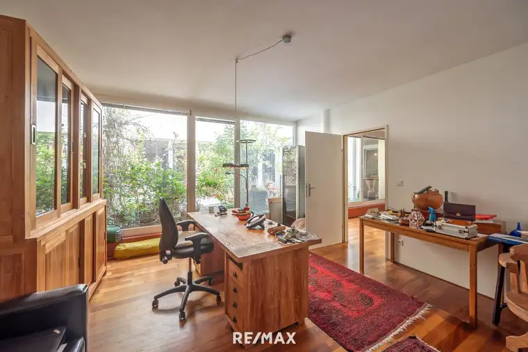 Traumhafte 6-Zimmer-Wohnung / Büro mit grünem Innenhof in ruhiger sensationeller Lage in Hernals.