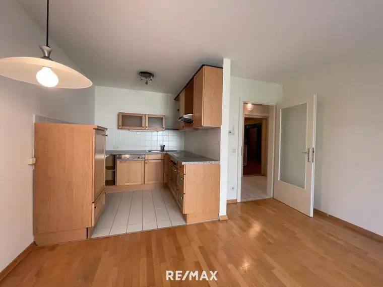 Charmante und helle 2-Zimmer-Wohnung direkt am Lainzer Platz