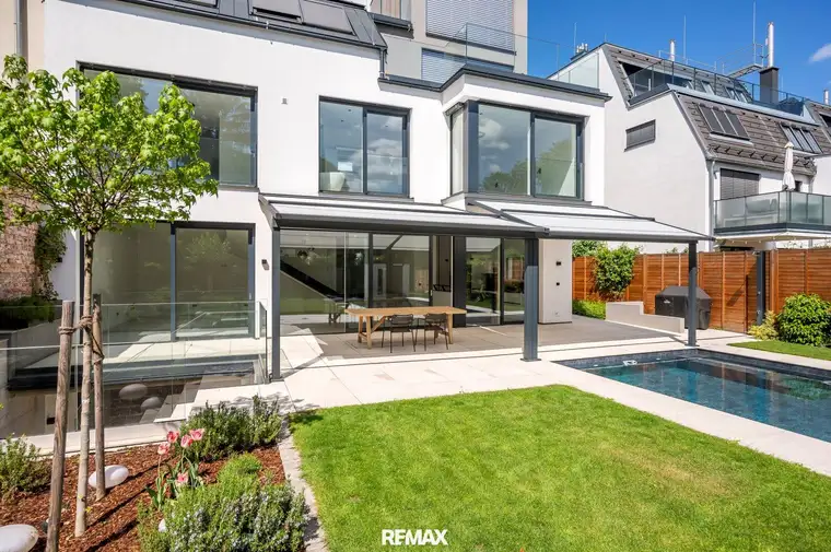 Luxuriöses Wohnen mit Pool und modernster Ausstattung