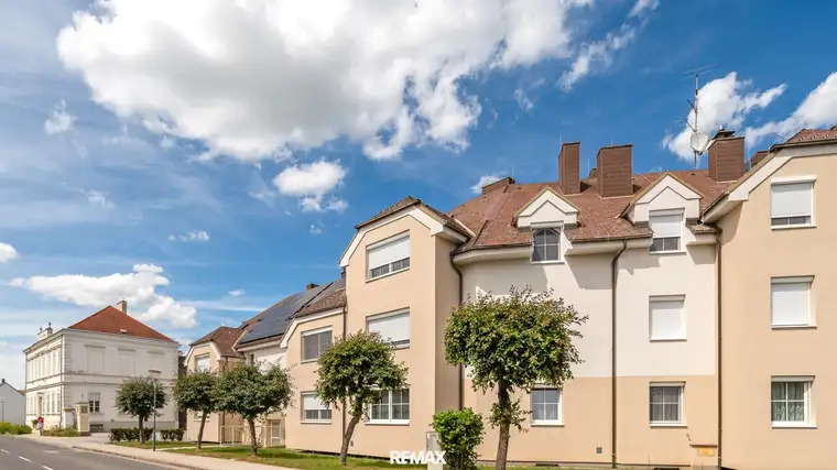 Neuwertige 3.Zi-Wohnung mit Stellplatz und großem Keller bei Bad Pirawarth