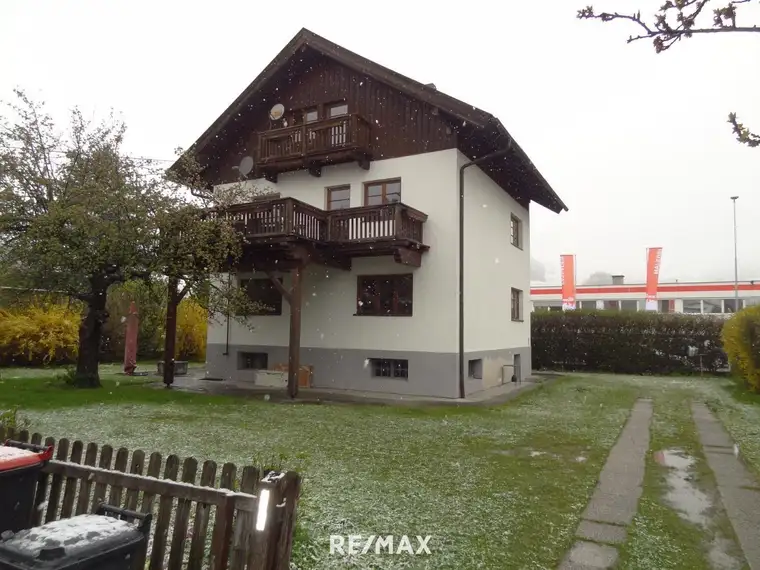 ACHTUNG: Im Gewerbegebiet Mühlau steht ein Gewerbegrundstück mit Wohnmöglichkeit zum Verkauf