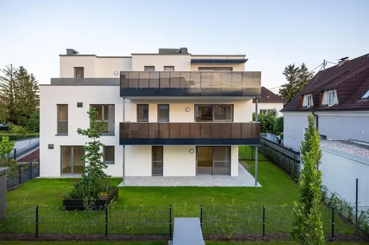 Christine Vieregge-Lang, Lang Modernes Wohnen GmbH