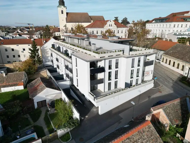 Neubau im Stadtzentrum: Wohnqualität in Hollabrunn