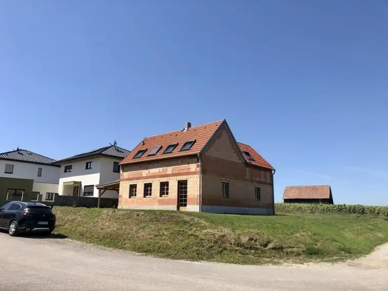 Rohbau-Haus, schön und ruhig gelegen - vollenden Sie Ihren Wohntraum