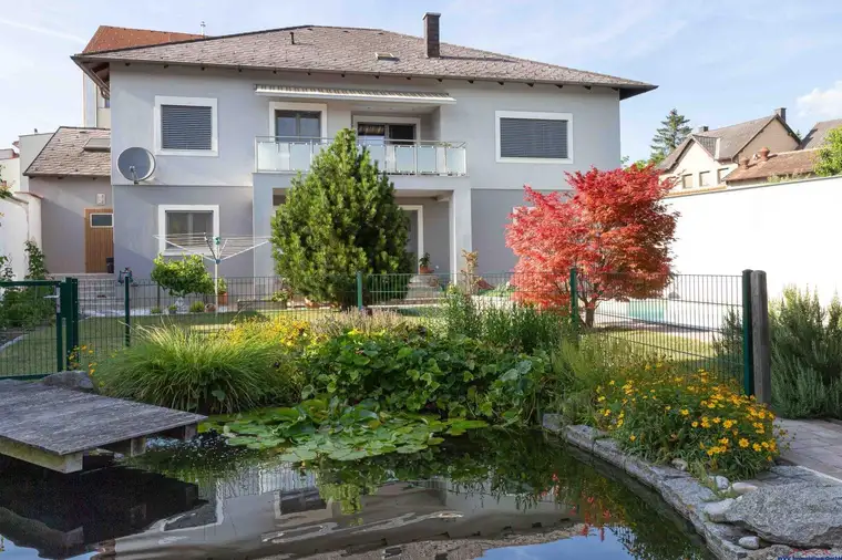 Top-Einfamilienhaus mit Pool und Wellness sowie 2 weiteren Wohnobjekten samt Lagerhalle in A-2100 Stetten bei Korneuburg