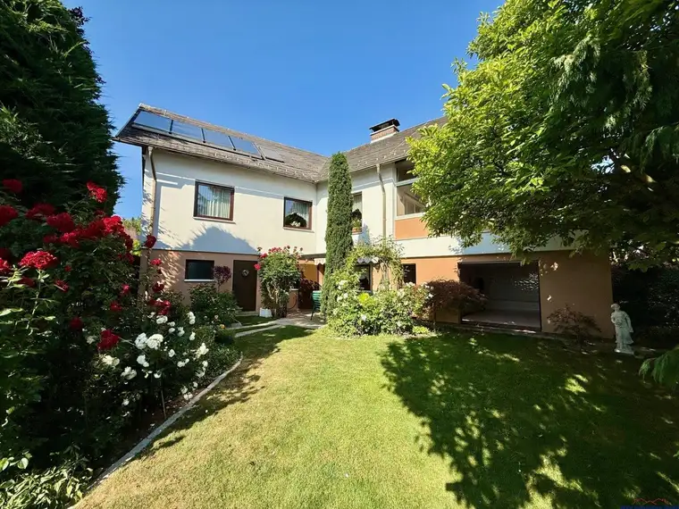 Traumhaftes villenartiges Einfamilienhaus mit Indoorswimmingpool, Sauna und Wintergarten !!!