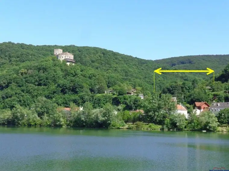 2 außergewöhnliche Baugrundstücke mit Blick auf die Burg Greifenstein