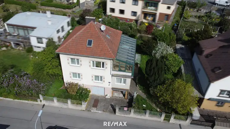 Einfamilienhaus mit Wintergarten in schöner Siedlungslage