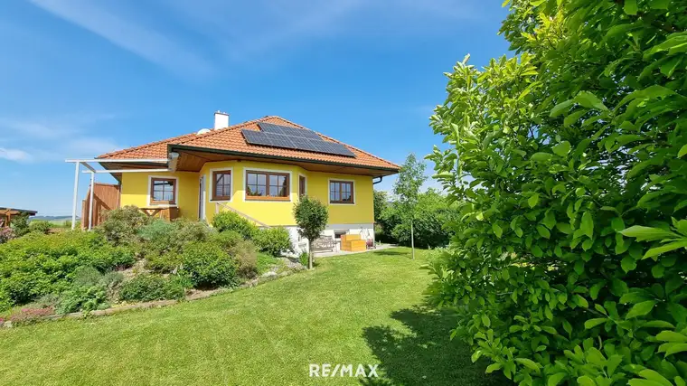 Stilvoller Bungalow mit Gartenidylle, Photovoltaik &amp; Teichanlage