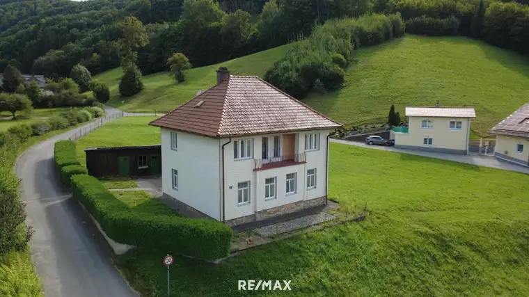 Einfamilienhaus mit großem Grundstück in idyllischer Ruhelage