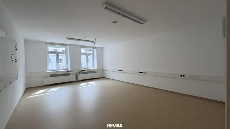 Büro nahe Regierungsviertel inkl. 10 Parkplätzen