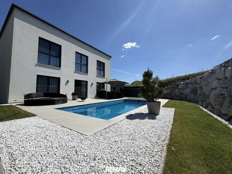 Modernes Einfamilienhaus mit Pool und hochwertiger Ausstattung in Grillenhöfe