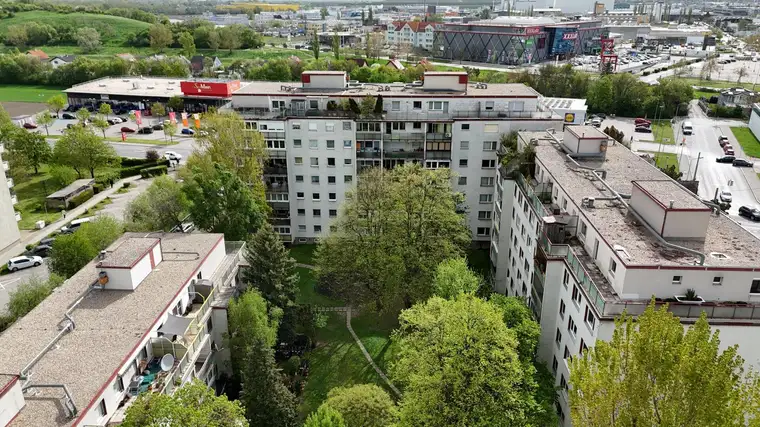 Traumhafte lichtdurchflutete 4-Zimmer-Wohnung zum sanieren mit 2 Terrassen und Garage in 1210 Wien - Frequent Lage!